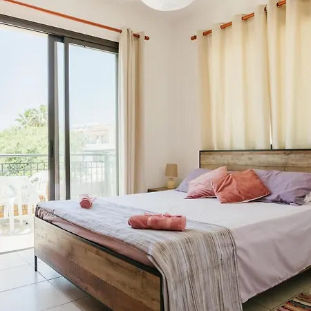 Faros Village 1 Bedroom Flat Near The Seafront In Lägenhet Paphos