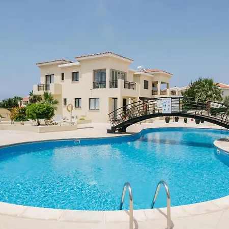 Faros Village 1 Bedroom Flat Near The Seafront In * パ フォス