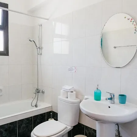 アパート Faros Village 1 Bedroom Flat Near The Seafront In パ フォス