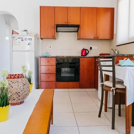 Faros Village 1 Bedroom Flat Near The Seafront In * パ フォス